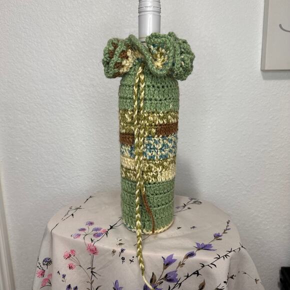 Handmade Crotchet Ruffled Wine Bottle Holder with Drawstring - Picture 5 of 8